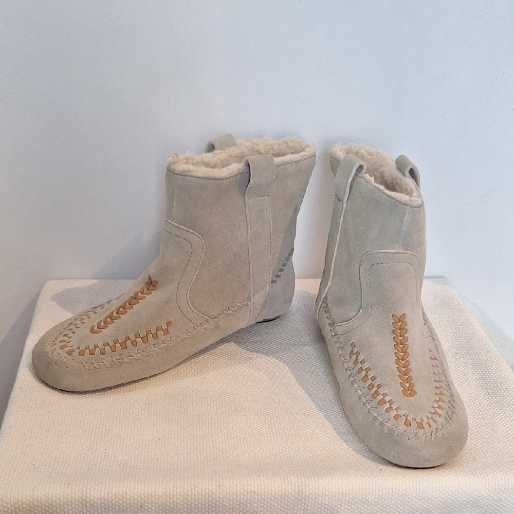 Latigo Blizard Gray Suede Moccasin Size 7.5